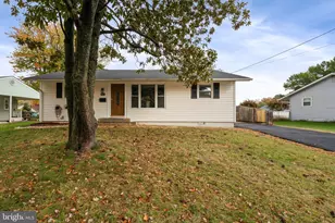 904 Hopton Rd, Woodbridge, VA 22191 - Photo 1