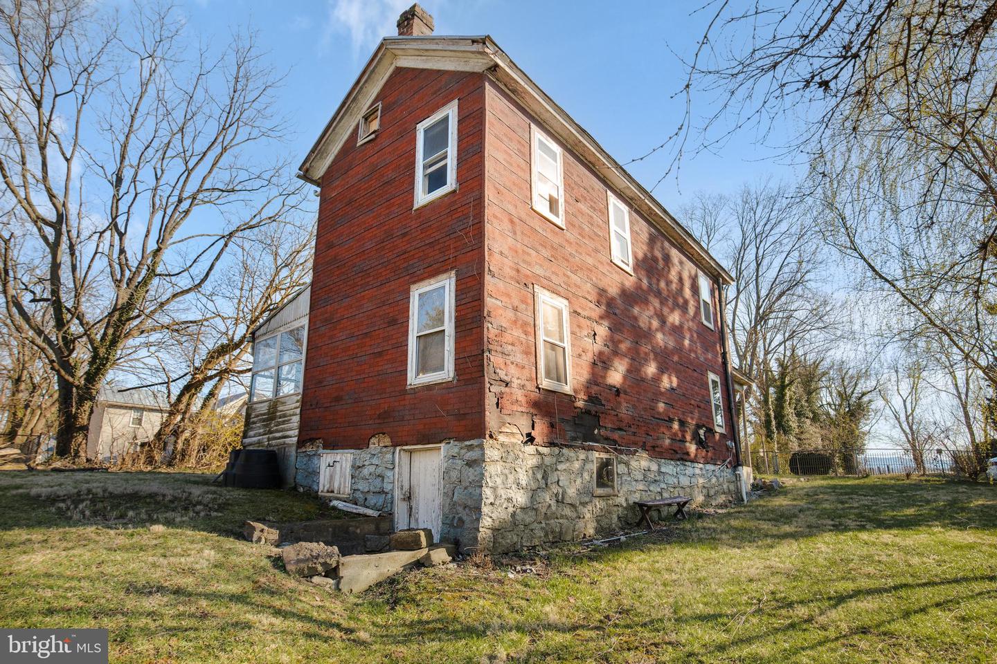 324 W Queen St, Strasburg, VA 22657 MLS VASH2005388 Coldwell Banker