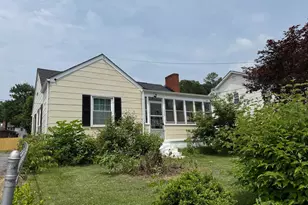 1027 E Washington St, Strasburg, VA 22657 - Photo 1