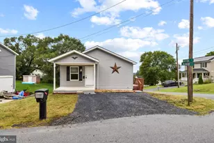 391 Alsberry St, Strasburg, VA 22657 - Photo 1