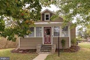 530 Burgess St, Strasburg, VA 22657 - Photo 1