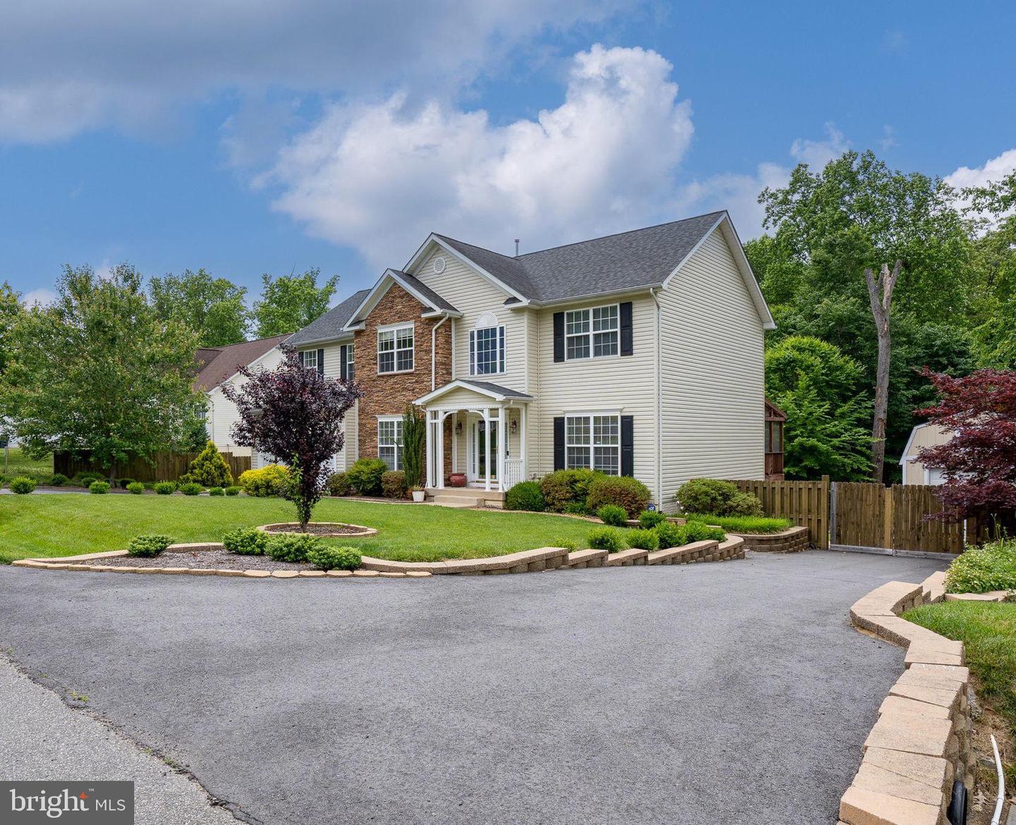 12 Towering Oaks Dr, Fredericksburg, VA 22405 MLS VAST2021070