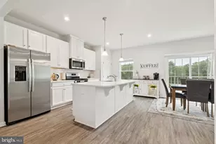 103 Crest Ct, Stafford, VA 22554 - Photo 1