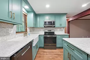 586 Holly Corner Rd, Fredericksburg, VA 22406 - Photo 1