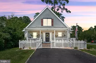 301 3rd St, Colonial Beach, VA 22443 - Photo 1