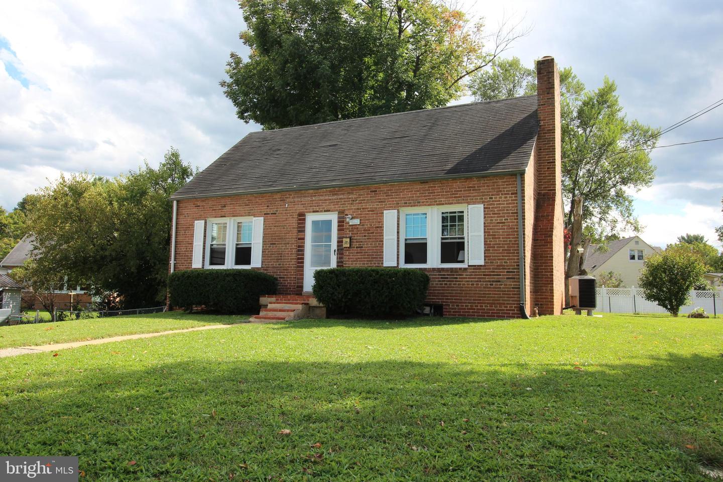 809 E Stonewall Dr, Front Royal, VA 22630 MLS VAWR2004216 Coldwell