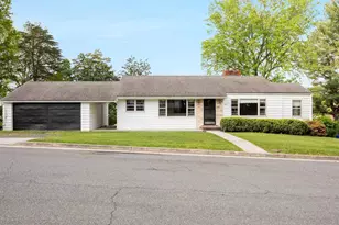 826 W 16th St, Front Royal, VA 22630 - Photo 1