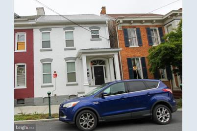 212 W Burke Street #B - Photo 1