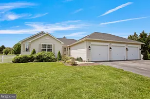 186 Breckinridge Dr, Martinsburg, WV 25403 - Photo 1