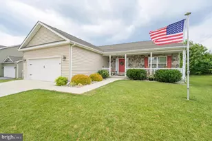 61 Twickenham Dr, Martinsburg, WV 25403 - Photo 1