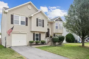 137 Charlotte Ct, Martinsburg, WV 25405 - Photo 1