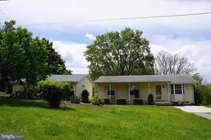 427 Happy Creek Dr, Kearneysville, WV 25430 - Photo 1