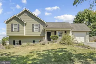 555 Oak Lee Dr, Ranson, WV 25438 - Photo 1