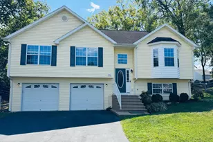 476 Oak Lee Dr, Ranson, WV 25438 - Photo 1