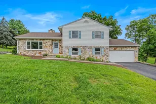 107 Spring Valley Dr, Berkeley Springs, WV 25411 - Photo 1