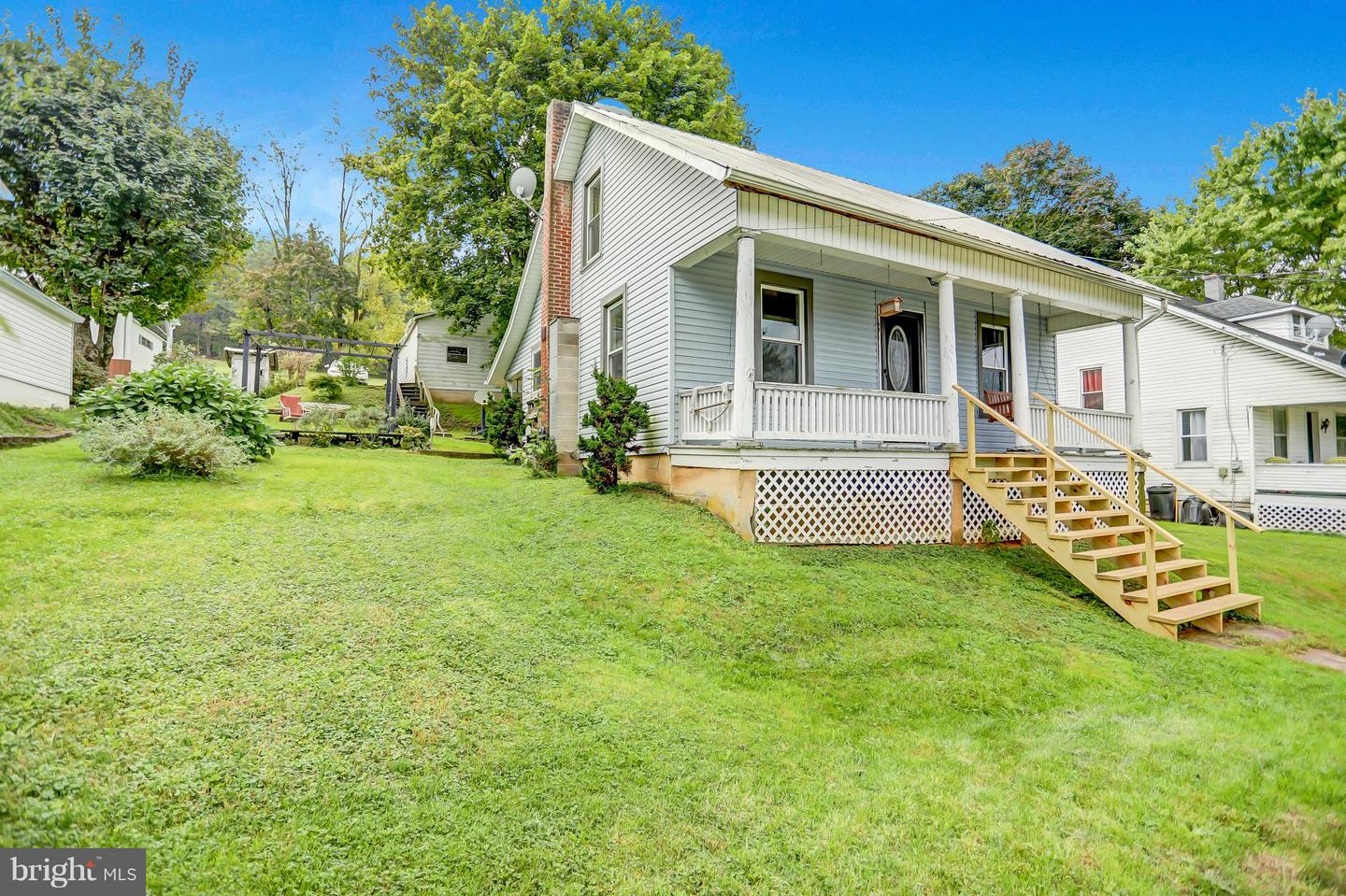 308 S Carlisle St, New Bloomfield, PA 17068 MLS 1002302838 Coldwell