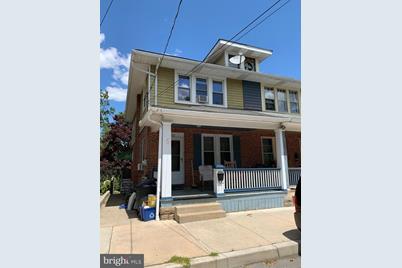 323 W Donegal Street - Photo 1
