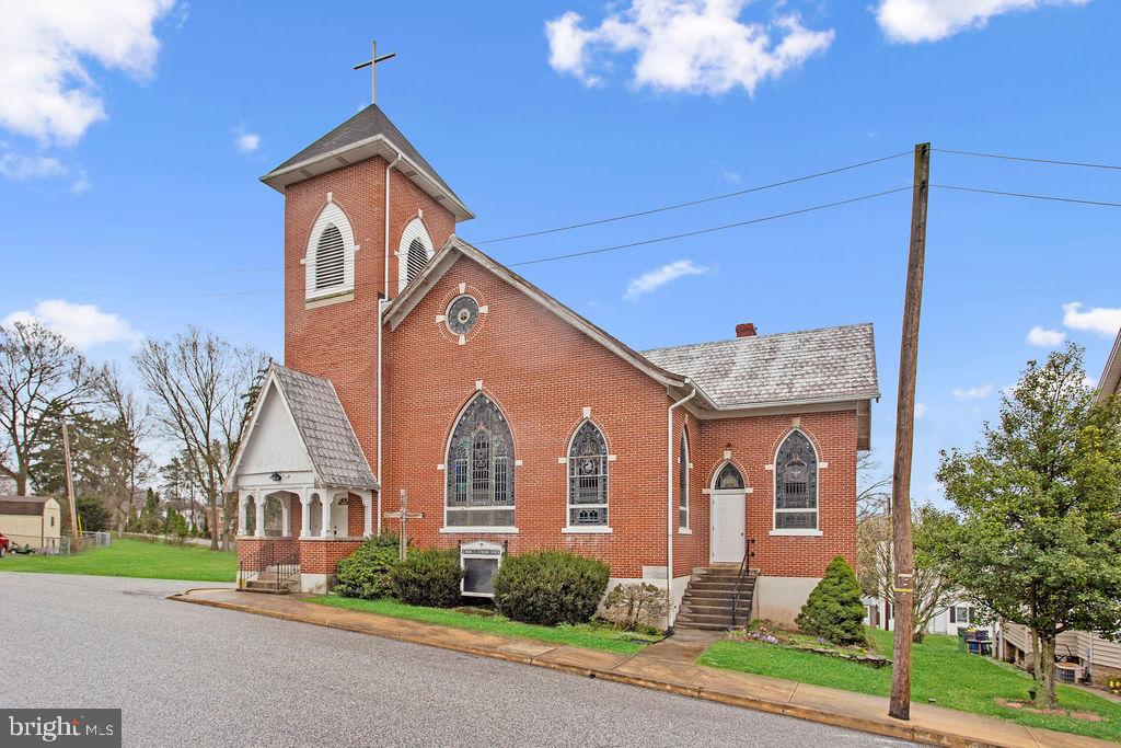 3293 Broad St, Emigsville, PA 17318 MLS PAYK154852 Coldwell Banker