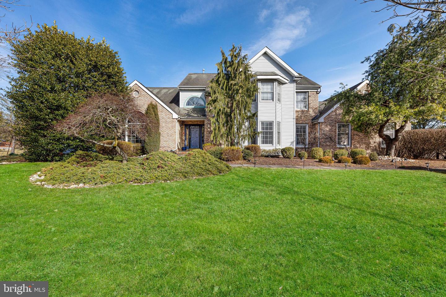 5 Glacier Dr, Princeton Junction, NJ 08550 MLS NJME2028504 Coldwell