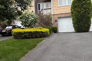 34 Edgefield Dr, Morris Plains, NJ 07950 - Photo 1