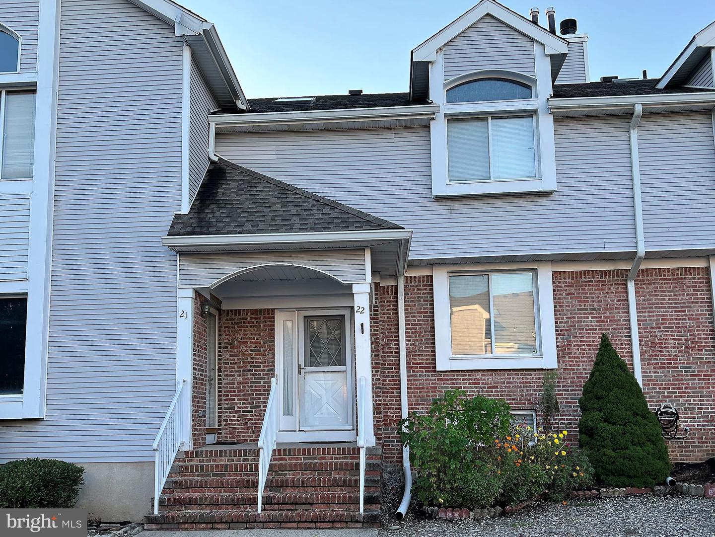 22 Jamie Ct, Monmouth Junction, NJ 08852 MLS NJMX2004436 Coldwell