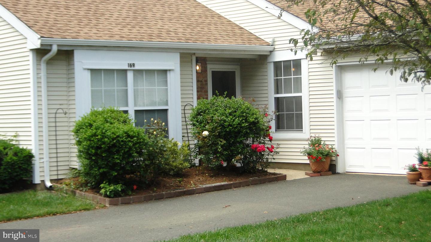 169 Picadilly Pl Franklin Township Nj 08873 Mls Njso113294 Coldwell Banker