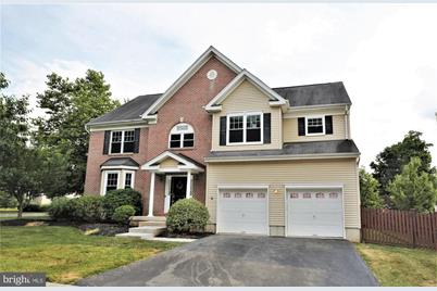 13 Woodfield Court, Franklin Township, NJ 08540 - Photo 1