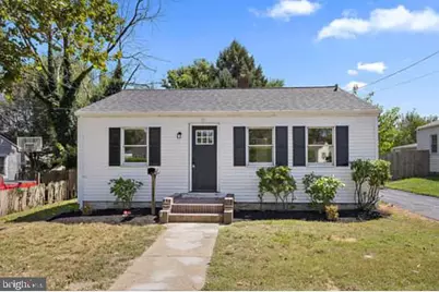 16 Hillview Avenue, New Castle, DE 19720 - Photo 1