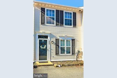223 Fieldstone Ln Newark De 19702 Mls Denc473692 Coldwell Banker