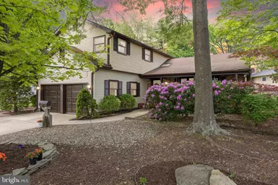 886 Lafayette Drive, Mount Laurel, NJ 08054 - Photo 1