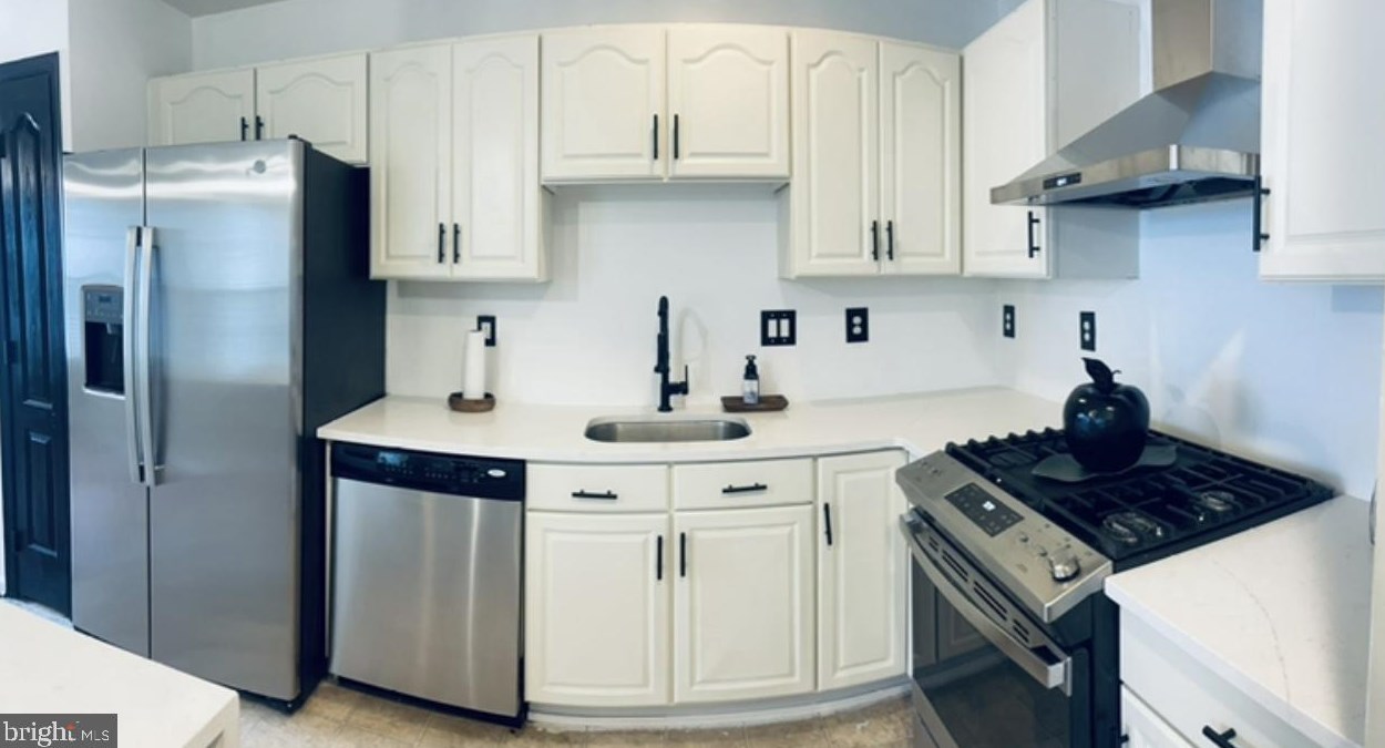 1031 Moore Rd, West Deptford NJ  08086-3833 exterior