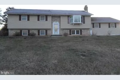 575 Oxford Road, New Oxford, PA 17350 - Photo 1