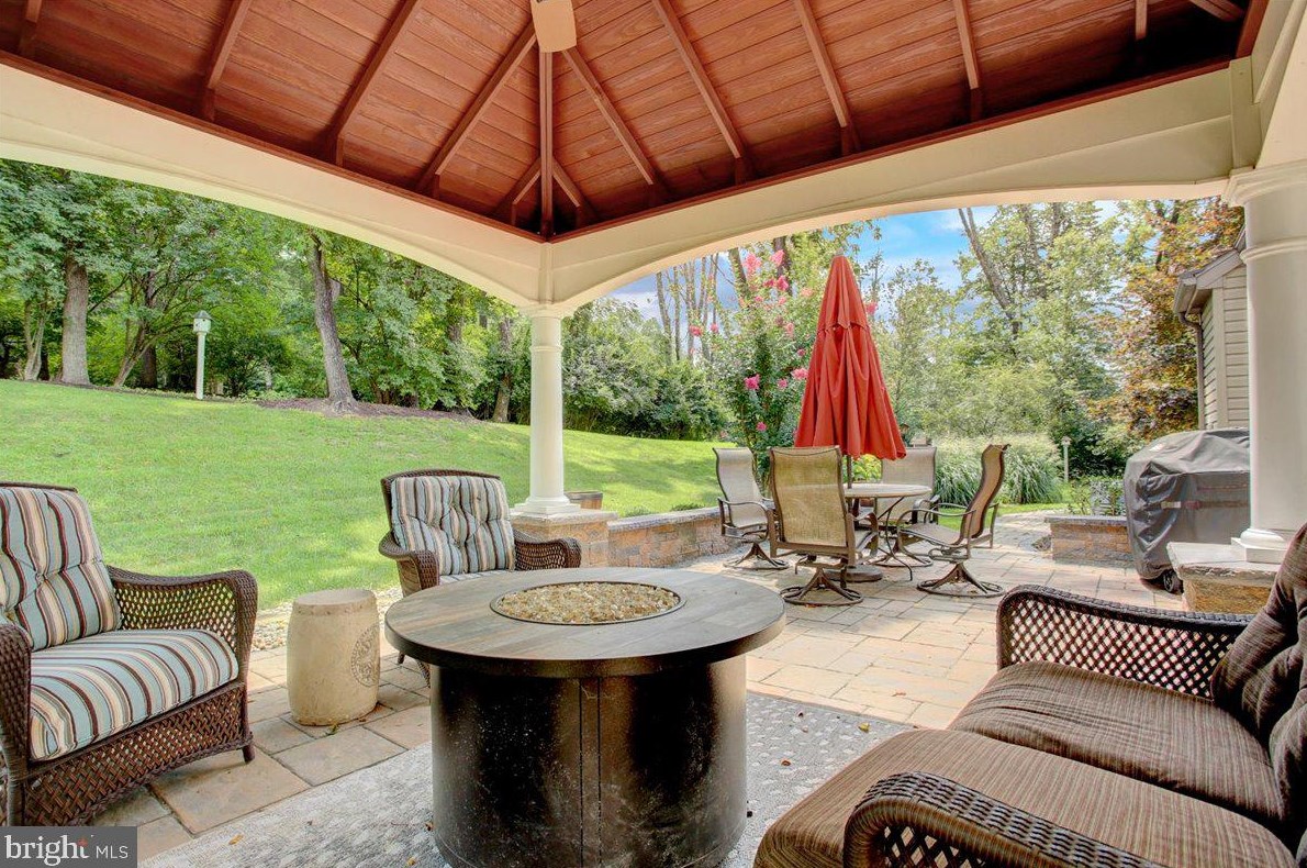 649 Madison St, Hummels Store PA 19540-1104 exterior