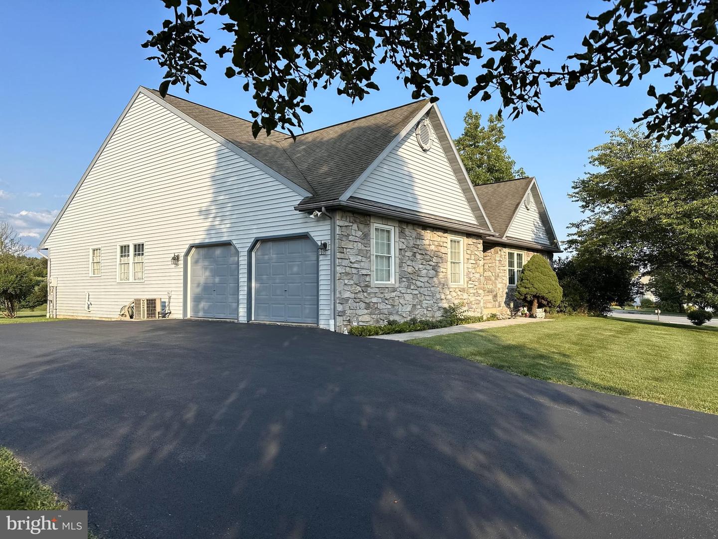 203 Farmingdale Dr, Douglassville, PA 19518 MLS PABK2032988