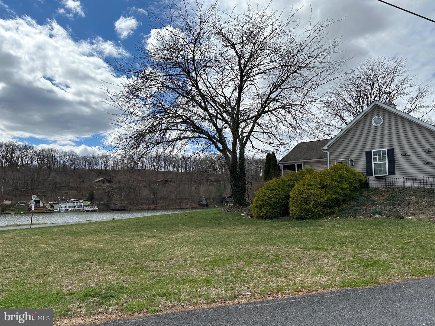 111 Lakeview Ln, Lenhartsville, PA 19534 MLS PABK2040924 Coldwell