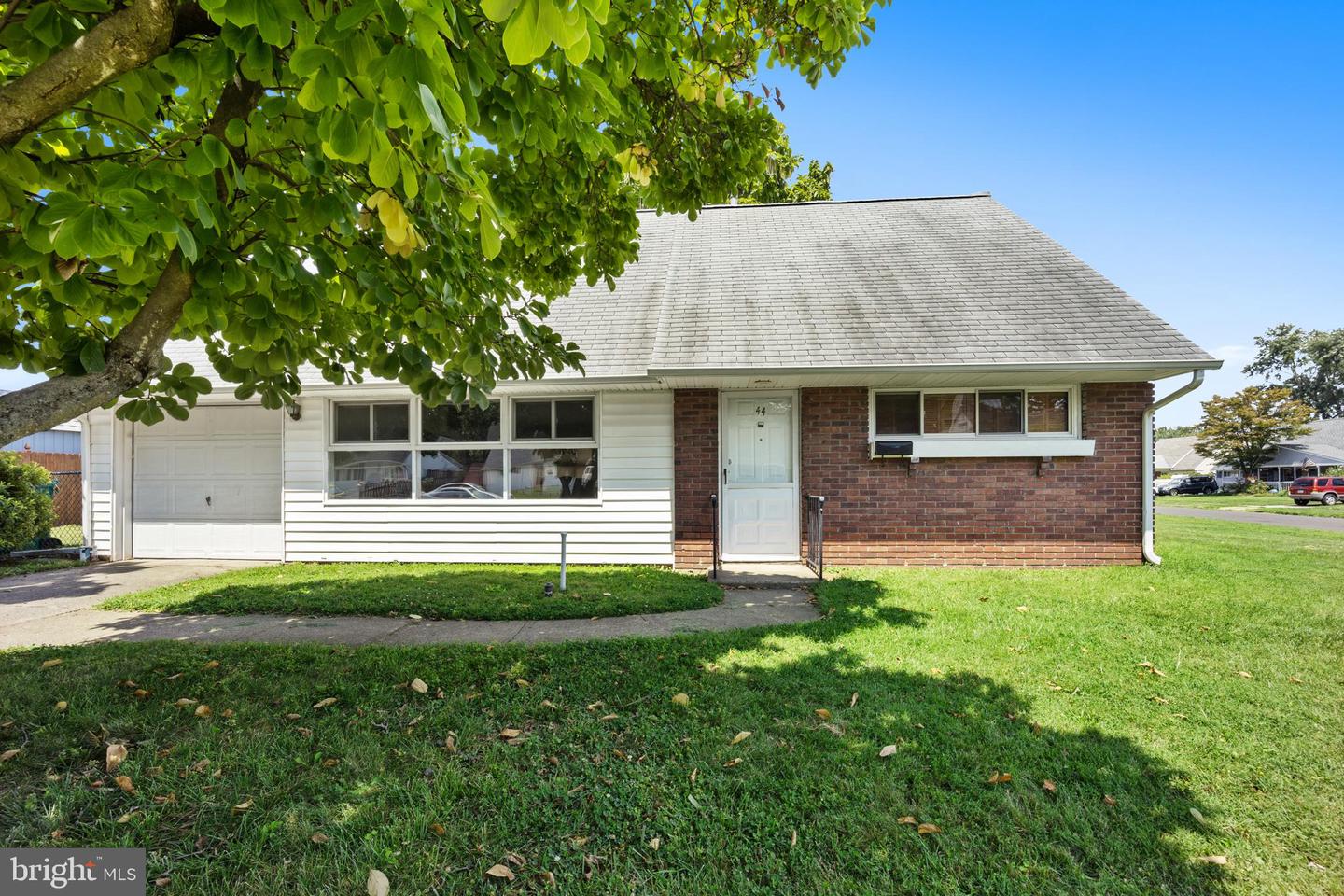 44 Junewood, Levittown, PA 19055 MLS PABU2000739 Coldwell Banker
