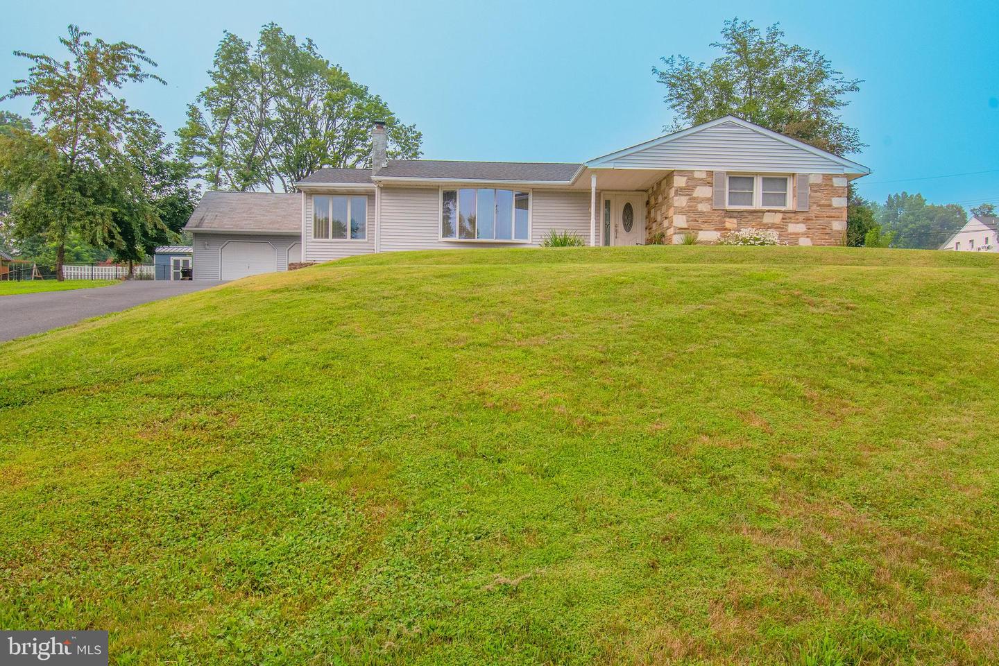 73 Manor Dr, Richboro, PA 18954 MLS PABU2002766 Coldwell Banker