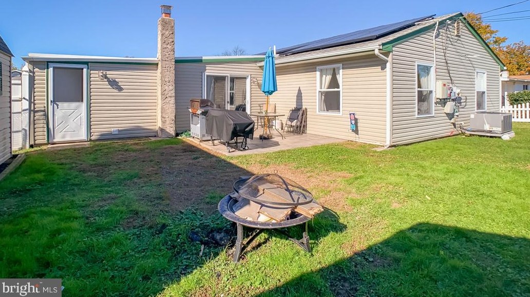 30 Sugarmaple Ln, Levittown PA 19055-2005 exterior