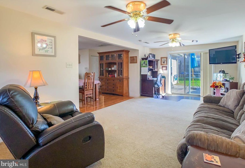 30 Sugarmaple Ln, Levittown PA 19055-2005 exterior