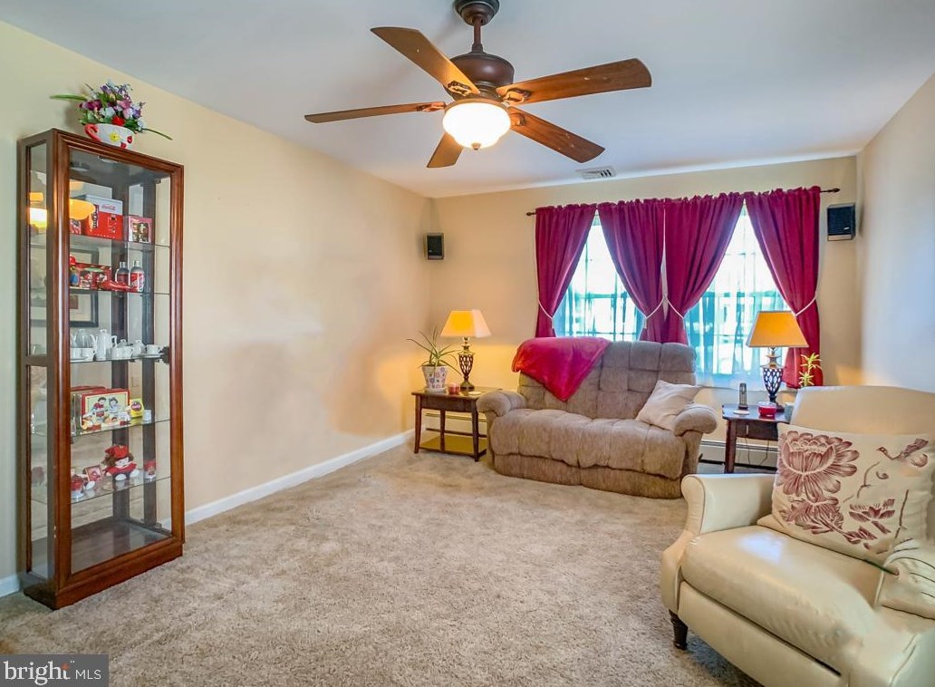 30 Sugarmaple Ln, Levittown PA 19055-2005 exterior