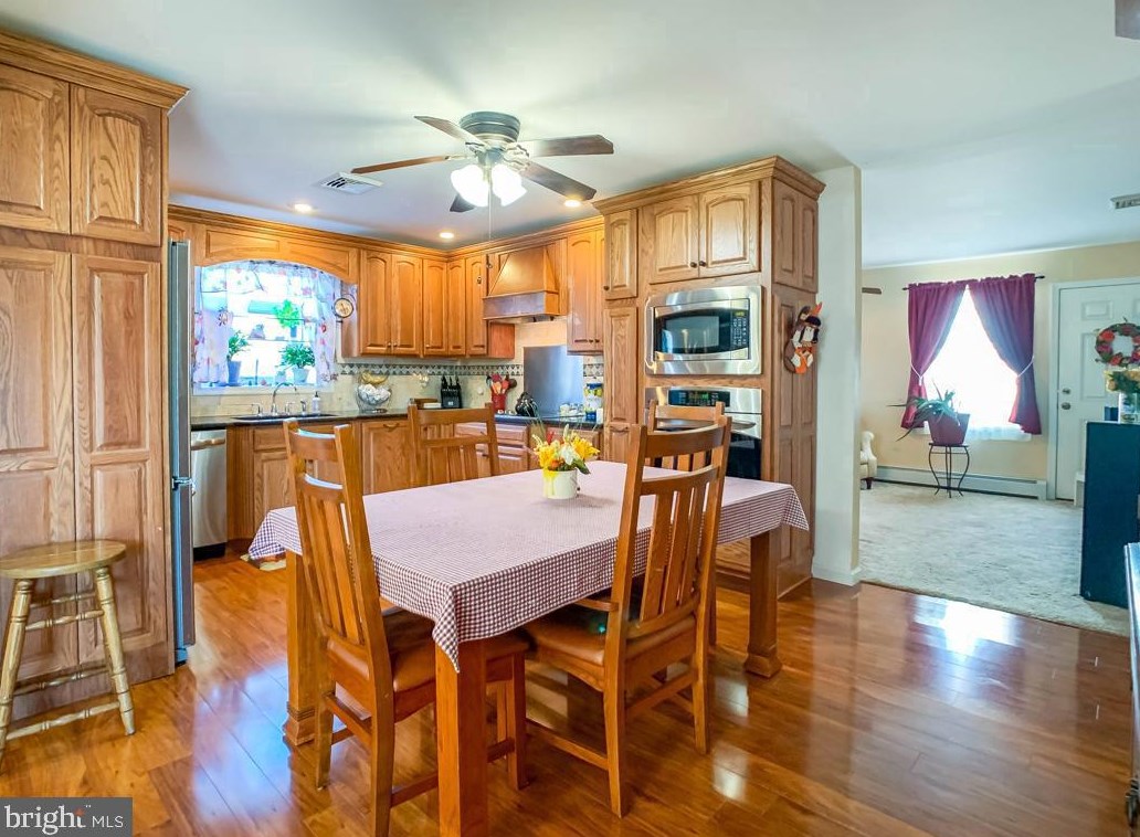 30 Sugarmaple Ln, Levittown PA 19055-2005 exterior