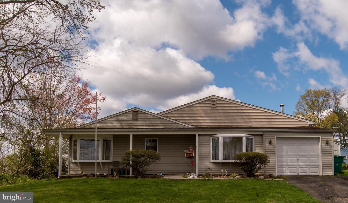 7 Tapered Oak Ln, Levittown, PA 19054 MLS PABU2024160 Coldwell Banker