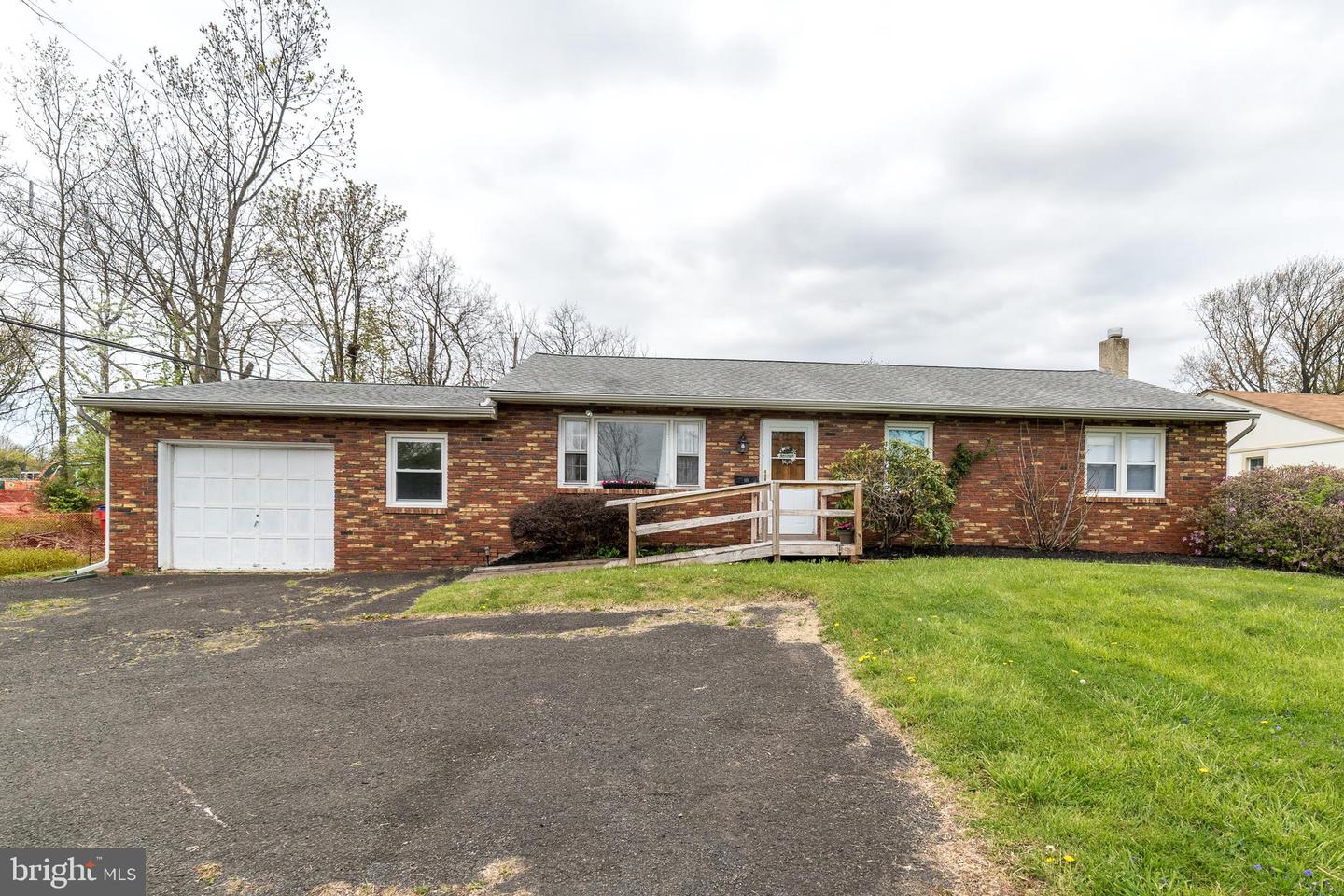 950 York Rd, Warminster, PA 18974 MLS PABU2025074 Coldwell Banker