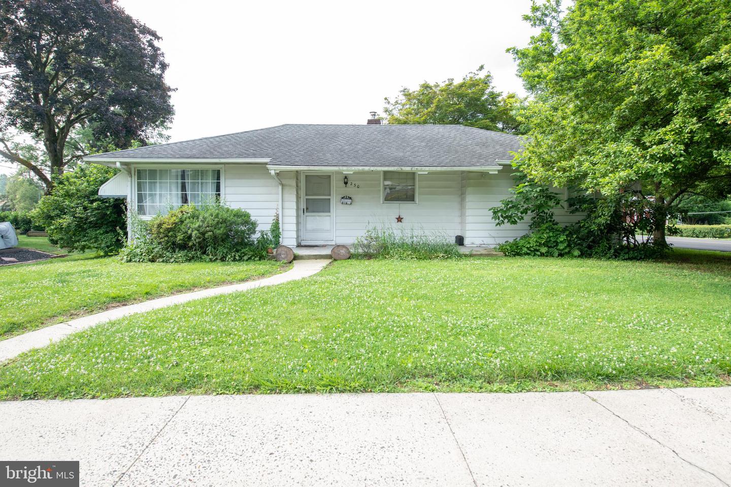 230 W Richardson Ave, Langhorne, PA 19047 MLS PABU2029800 Coldwell