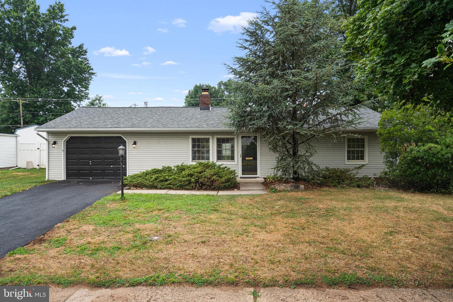 5 Pinewood Dr, Levittown, PA 19054 MLS PABU2033096 Coldwell Banker