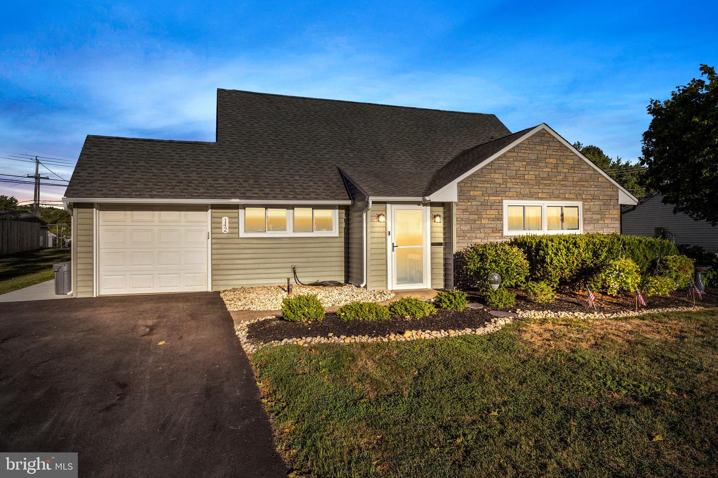 142 Highland Park Dr, Levittown, PA 19056 MLS PABU2035146 Coldwell