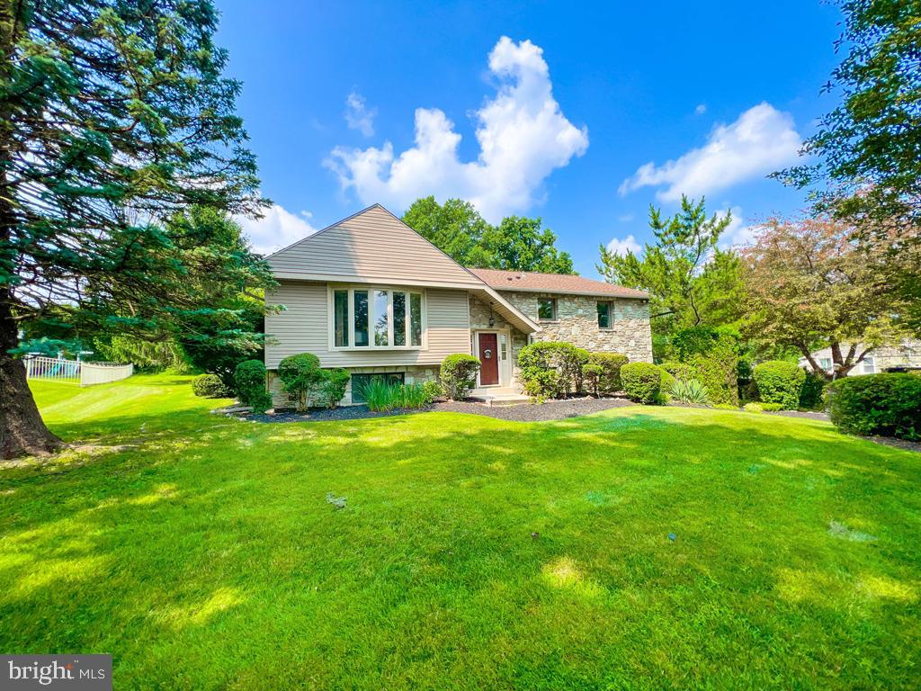 1244 Strathmann Dr, Southampton, PA 18966 MLS PABU2043954 Coldwell