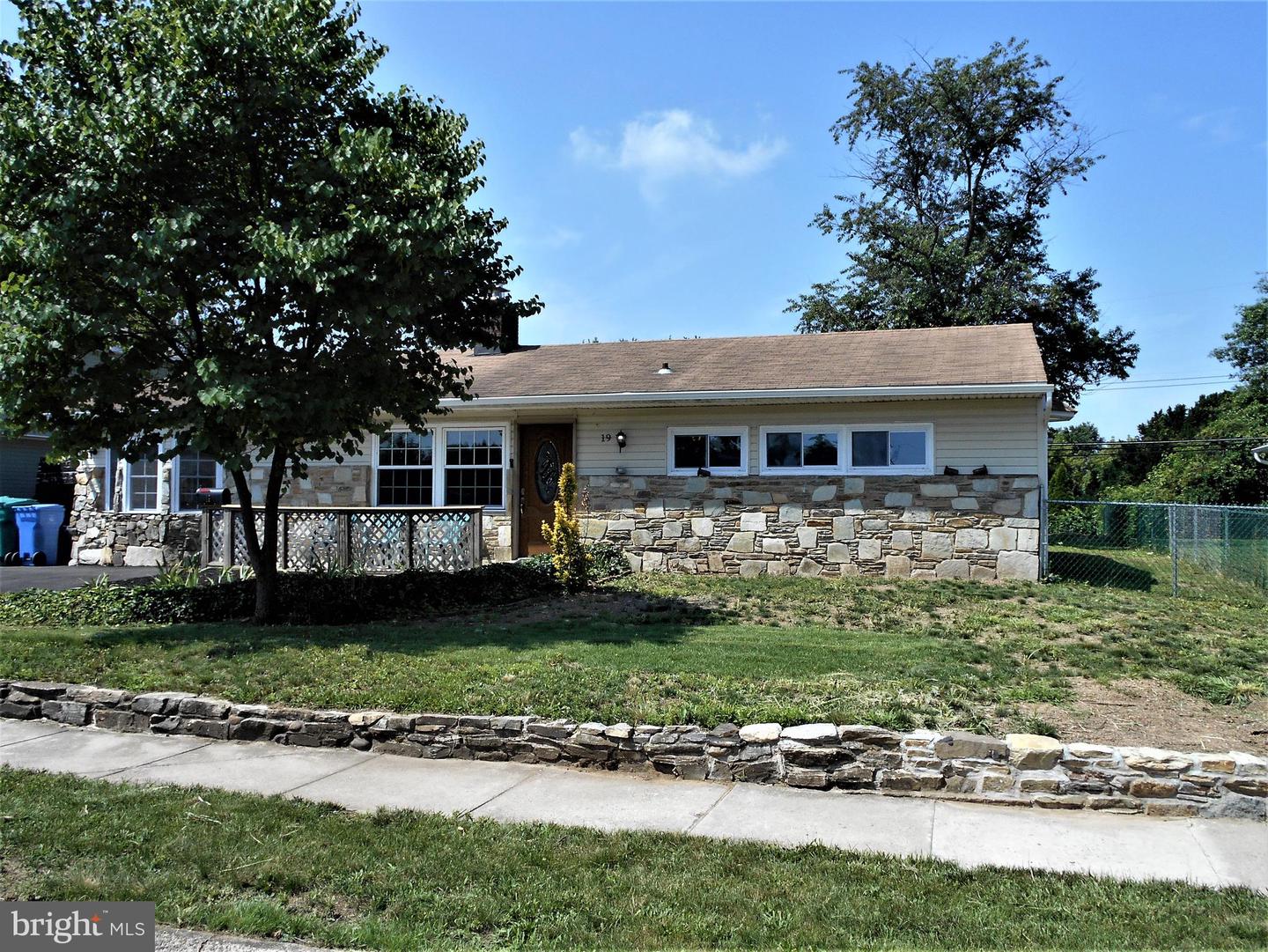 19 Friendly Ln, Levittown, PA 19055 MLS PABU2053036 Coldwell Banker