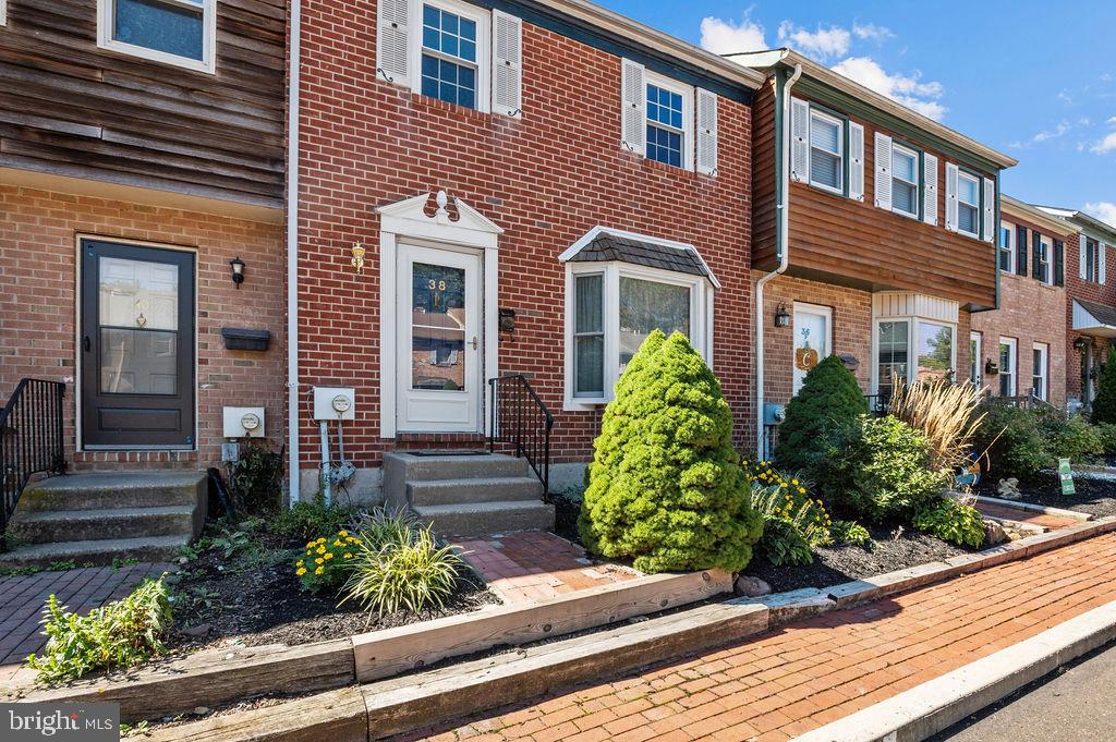 38 Gatehouse Ln, Doylestown, PA 18901 MLS PABU2057358 Coldwell Banker