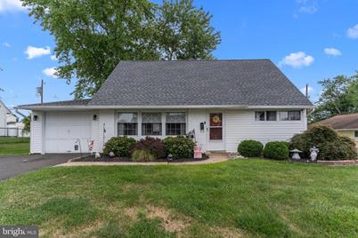 82 Cobalt Ridge E, Levittown, PA 19057 - Photo 1